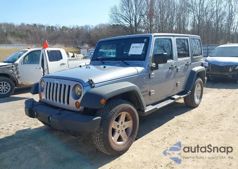 2013 Jeep Wrangler Unlimited Sport z USA, uszkodzony, nr VIN 1C4BJWDG4DL657663